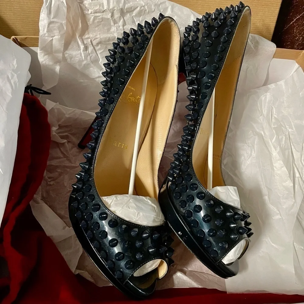 Christian Louboutin “Very Prive” peep toe pumps, patent navy blue EU37.5 120mm